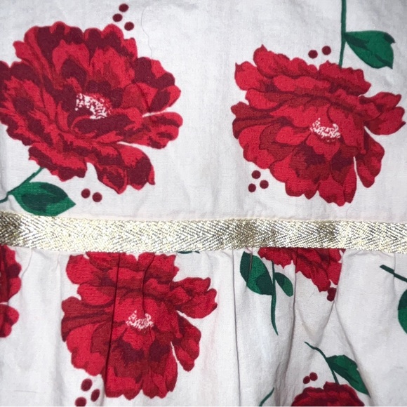 Crown & Ivy Kids top, 100% cotton,  white with bold red flowers, gold ribbon - Picture 7 of 13